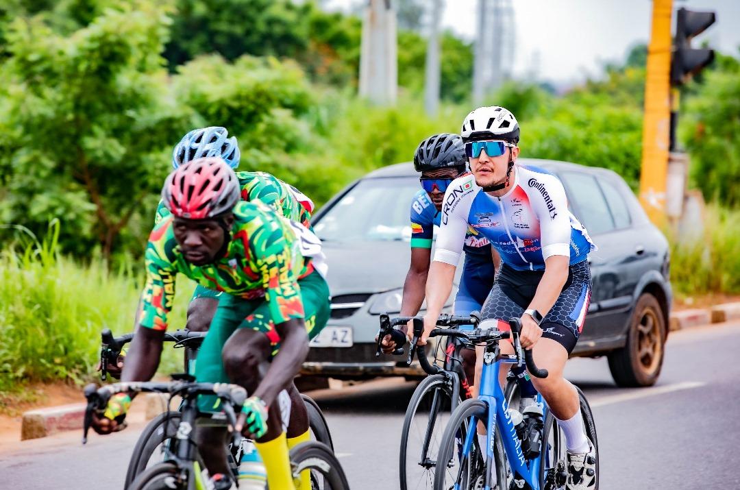 les cyclistes de la premiere etape du Tour cyliste duTOGO