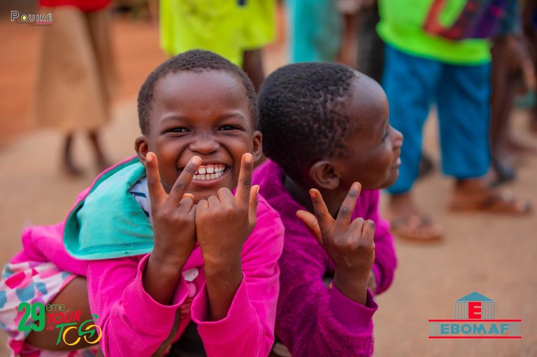 Tour du Togo Une Symphonie de Sourires et dApplaudissements